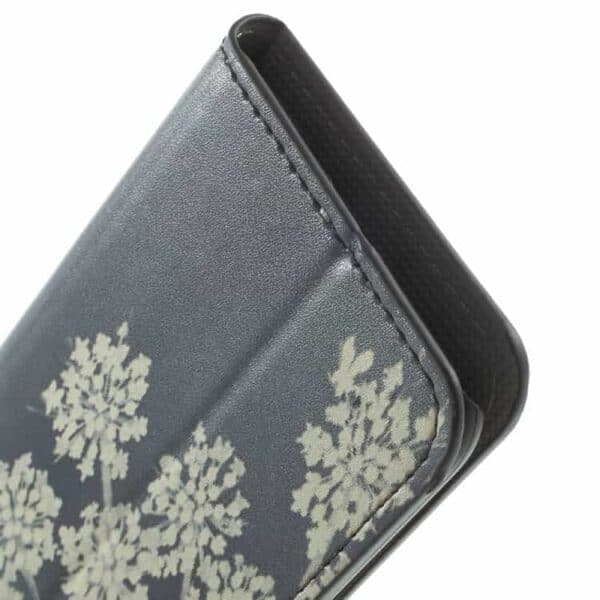 Iphone 7 - Pu Læder Pung Etui Cover Med Stand - Hvide Blomster