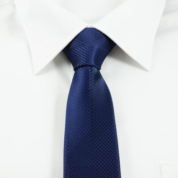 klassisk marinebla slips